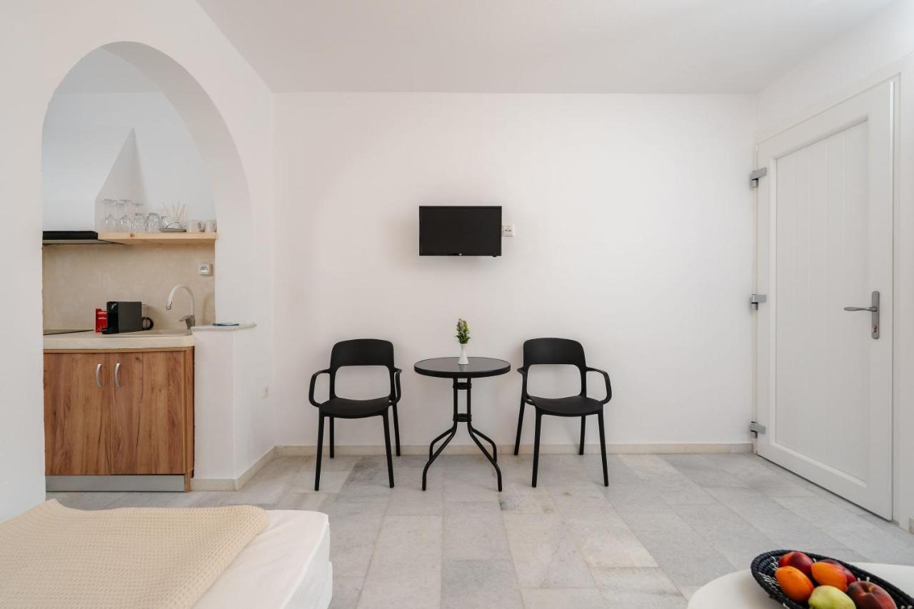 Celestial Seaview Apartments- Apollon Naxos City ภายนอก รูปภาพ